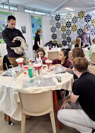 au centre, Dr Nesrine Gargouch